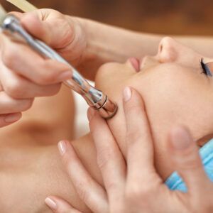 HIGIENE FACIAL CON PUNTA DE DIAMANTE
